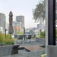 フィリップ・ミル 東京 - 窓からの風景