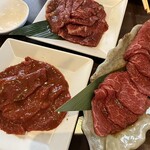 焼肉 茂門 - ←味噌タン、↑ハラミ、ロース→