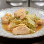 トリワイン ＰＩＫＯＳＨＨＨＵ - 春キャベツのインドネシア風ピリ辛 テリヤキチキン