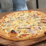 トリワイン ＰＩＫＯＳＨＨＨＵ - アサリとブリのクリームベースピザ