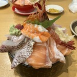 海鮮･寿司処 大漁 - 原価丼(小) 1,800円