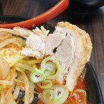 旨辛タンメン 荒木屋 - ホロホロチャーシュー。

ご馳走様でした☺︎美味しかった。

贔屓目なしの個人の感想では．荒木屋さんの店主、接客女性は細かい所まで目が行き届いていて、素晴らしく好印象。
味は本家が好きだった…
