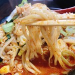 旨辛タンメン 荒木屋 - で、五目味噌タンメン(大)大辛、チャーシュー。
をお願いした。
野菜の盛りがとにかく良い♪ゴモミの野菜大盛りより、量が多い。シャキシャキに炒められた野菜はとても美味しい。
お味は流石に本家とは違う。