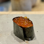 すしやのたい悟 - いくら軍艦。友人ご注文