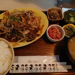 食堂ちある - 日替りのたっぷり野菜のプルコギ定食＋フル小鉢