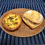 ル・シュクレクール - 菜の花とホタルイカのキッシュとリエットサンド520円