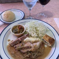 ダン ル シエル - キャベツサラダの酢ドレッシング和えとキッシュとラタトゥーユにマッシュポテト、ペロリです