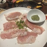 焼肉工房 但馬屋 - 三元豚トロ