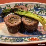御料理 寺沢 - 前沢牛のフィレ肉の塩蕨巻と行者大蒜の炭火焼