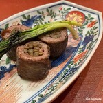 御料理 寺沢 - 前沢牛のフィレ肉の塩蕨巻と行者大蒜の炭火焼