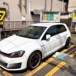 麺小屋 てち - お店の斜向かいにあるコインパーキング、30分220円