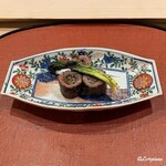 御料理 寺沢 - 前沢牛のフィレ肉の塩蕨巻と行者大蒜の炭火焼