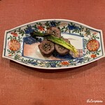 御料理 寺沢 - 前沢牛のフィレ肉の塩蕨巻と行者大蒜の炭火焼