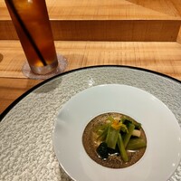 天冨良 麻布よこ田 新宿別邸 - 烏龍茶と小鉢