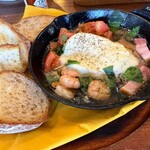 GREENROOM - 海老トマトモッツアレラアヒージョ@¥1100