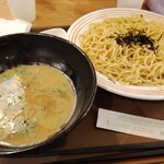 リンガーハット - 料理写真:リンガーハットでつけ麺。大盛りにしたけど、850円で美味しくいただきました