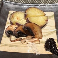 鉄板焼　銀明翠 - 焼き野菜　さつまいも、シイタケ