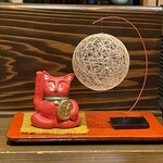 花門 - カウンターでお出迎え