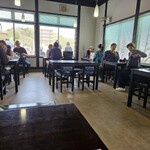 レストランはな - 店の外で食べている人も多数