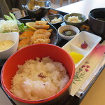 海の駅とまり 元気海 - 湯梨浜ひらめ三種丼セット湯梨浜ひらめ三種丼セット