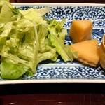 肉料理ふくなが - 筍トッピングの野菜サラダ