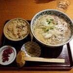 銀座 木屋 - 黒豚うどんとかやくごはん。