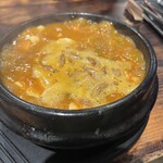 炭焼ホルモン えいた - グツグツ(暑い日なのにね)