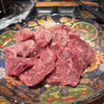 炭焼ホルモン えいた - 上半分がゲタカルビ、下半分がネック