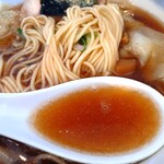 Ramen 博し光る - 選択した細麺とスープ