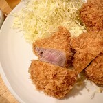 とんかつ燕楽 - ヒレカツの断面