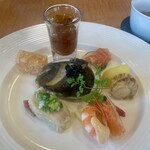 銀座アスター - 鮑も大きめで贅沢。ひとつひとつ工夫があり美味しいです