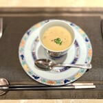 ストラスヴァリウス - 追加注文）　根菜類とマッシュルームの温かいポタージュ｡凄く美味しくて、味の表現が難しい程奥深い｡根菜のクセは全く無く、ただただ美味しいです。