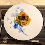 ストラスヴァリウス - ヒラスズキのポワレにオマール海老を添えて