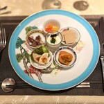 ストラスヴァリウス - 豚肉のリエット､自家製スモークサーモン､地鶏の中に季節の野菜を詰めてオーブンで焼いたもの､ホタルイカのマリネ､野菜のピクルス､カリフラワーのムース（コンソメのジュレとキャビア）