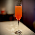 ストラスヴァリウス - アペリティフメゾン　（シャンパン＋白桃）