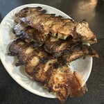 秀苑 - 料理写真:餃子 390円×3