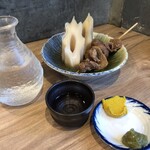 おでん屋たけし - 牛すじ串とちくわぶ　出雲月山 1合
