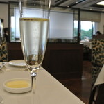 ヴェル・ボワ - シャンパーニュと内観