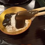 ぎおん徳屋 - わらびもちにきな粉をつけて