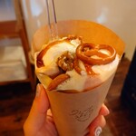 クレープ えんどう - ビターカラメルとナッツ