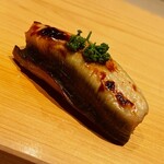 こま田 - 愛知の穴子。上には地元の花山椒が乗っかります