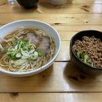 ら～めん山家 - 料理写真:Cセット（ラーメン➕ミニとりそぼろ丼）1050円　醤油
