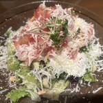 Hamadayama VIVACE - 【生ハム 季節のフルーツとゴルゴンゾーラムースのサラダ】ゴルゴンゾーラのムースがふわふわです。食べやすいお味で美味しいです。