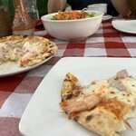 Umah Pizza - シーフードピザ（スモール）とガーデンサラダ