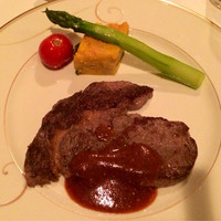 シンフォニー東京湾クルーズ - はとバスツアーのフルコースを頂きました。ステーキ美味しかったです。