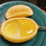 赤坂 菊乃井 - 檸檬を絞って杏仁豆腐にかけると美味さが引き立つ