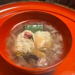 赤坂 菊乃井 - 周りに桜の花弁、美味い‼️