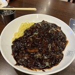 ジャジャン麺ハウス - これもジャージャー麺。これは韓国有名料理人のチェーン店のジャージャー麺。ソウルにて撮影