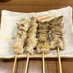 炉端とおでん 呼炉凪来 - 焼鳥（ぼんじり、皮）　
