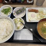 松屋 - ソーセージエッグ定食　490円